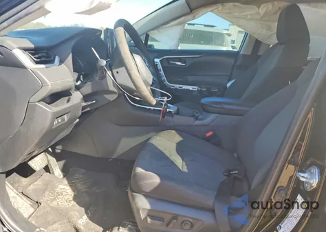 2021 Toyota Rav4 Xle z USA, uszkodzony, nr VIN 2T3W1RFV2MC099308